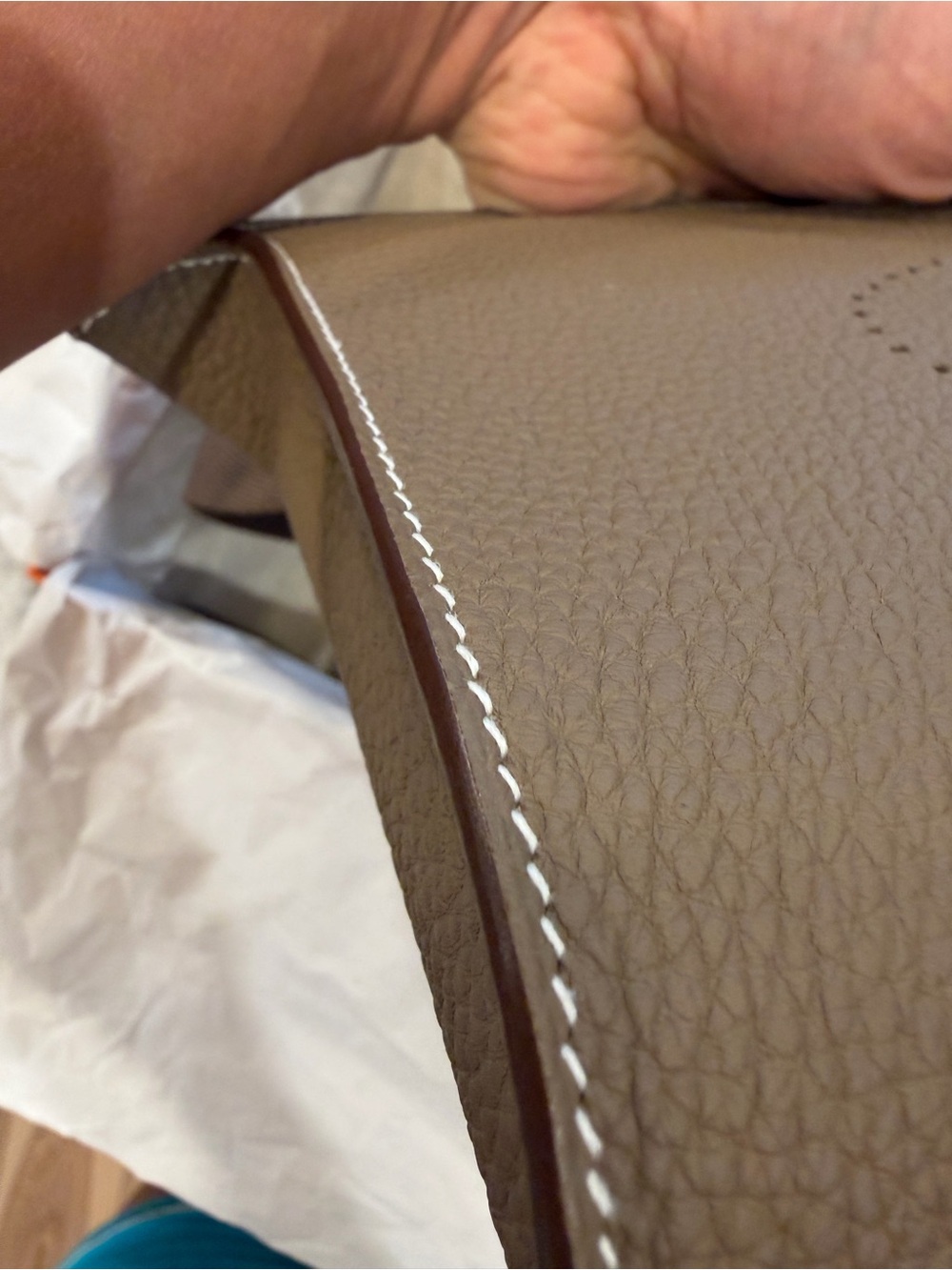 Hermès Videpoches Crossbody Bag in Etoupe Togo Leather - Picture 4 of 6